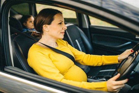 Pregnant women behind the wheel