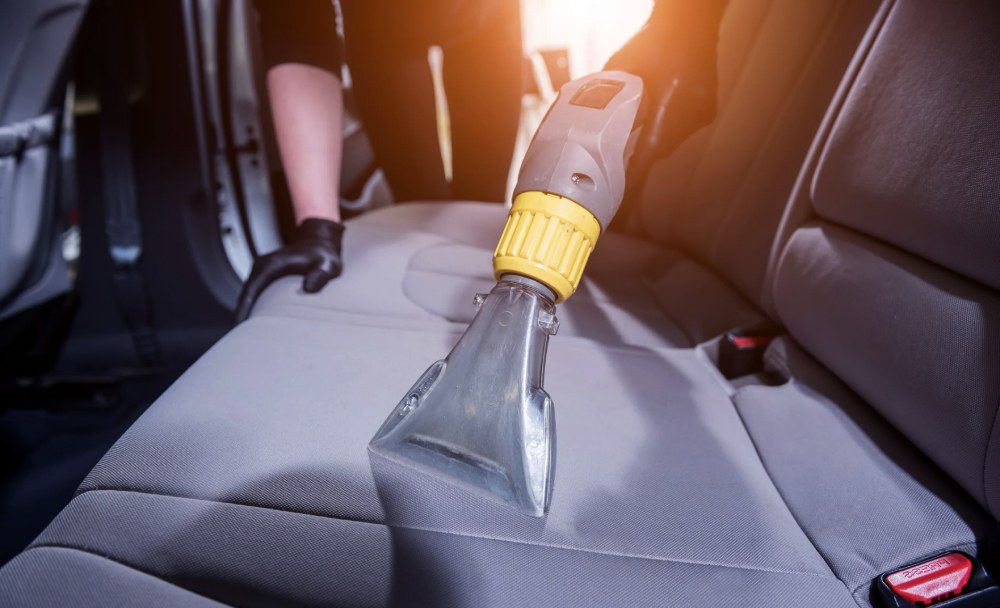 9 Tips For A Tidy And Organized Car Interior - LadyAutoBlog