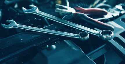 Best car tools for changing tire on the road